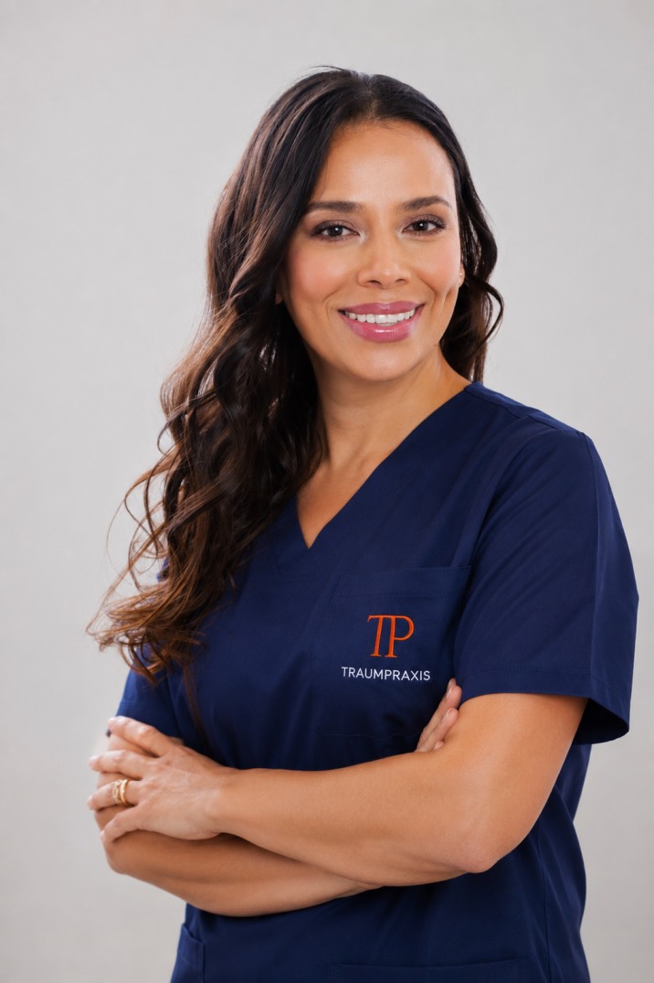 Greysy Carola Orellana Oropin, Fachärztin für Plastische und Ästhetische Chirurgie